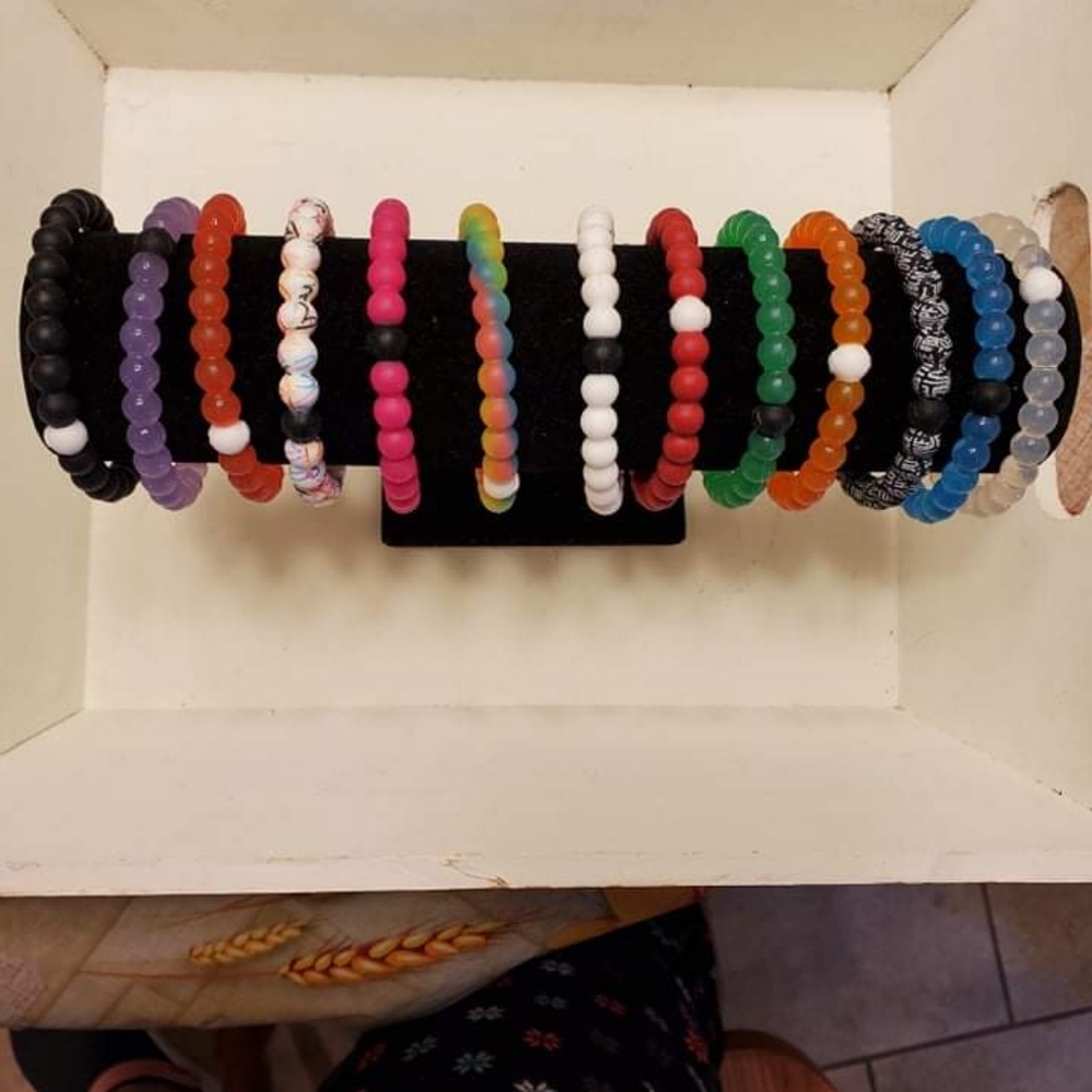 Lot of 7 Lokai Bracelets - size large
